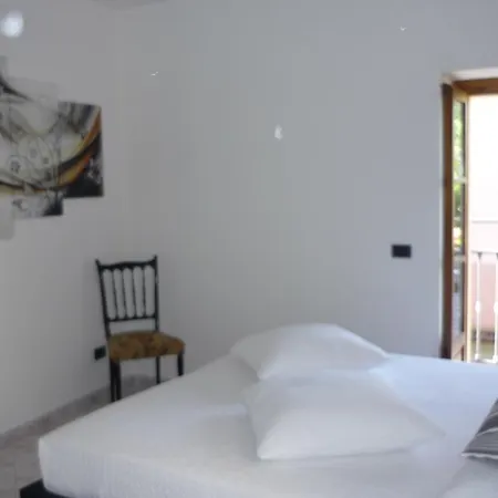 Serbelloni Holiday 37 *