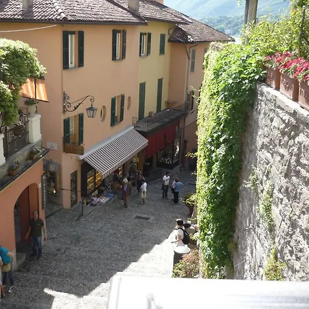 Serbelloni Holiday 37 *