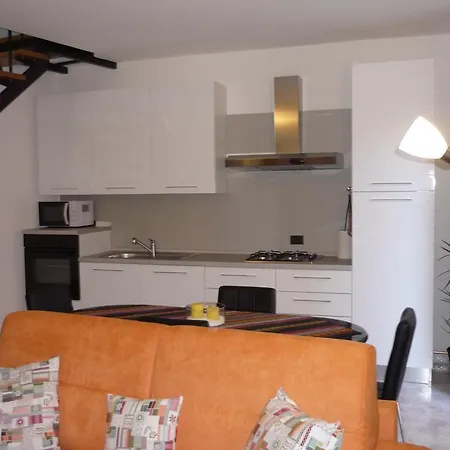 Serbelloni Holiday 37 *