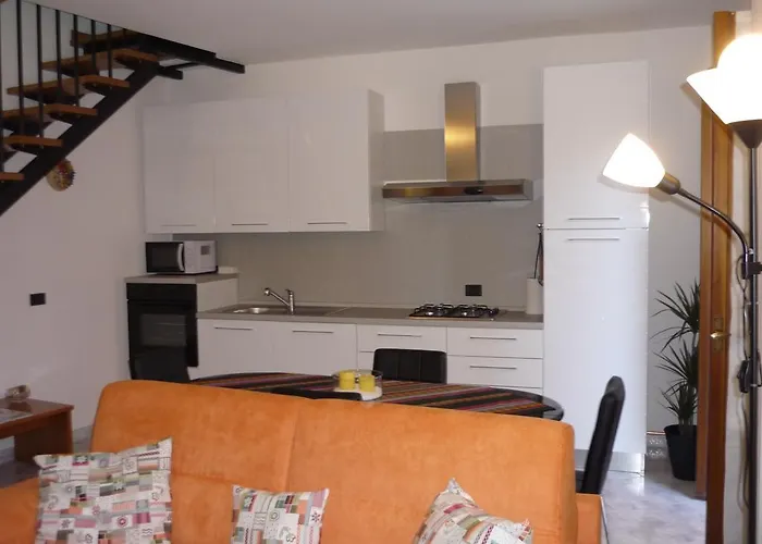 Serbelloni Holiday 37 *