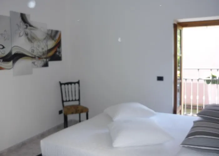 Serbelloni Holiday 37 *