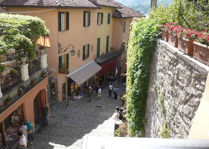 Serbelloni Holiday 37 *